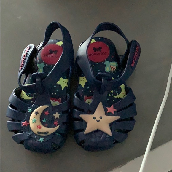 Sandals - Picture 1 of 1